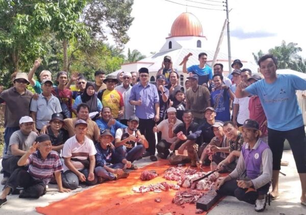 Golongan asnaf dan kurang mampu antara penerima daging korban