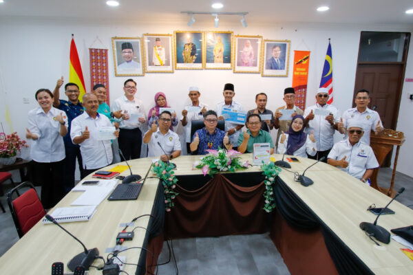 JTS Bahagian Samarahan serah sumbangan CSR