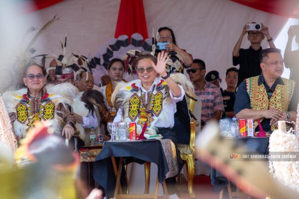 91 kontinjen sertai perarakan Budaya Gawai Dayak 2025