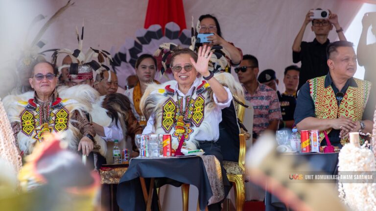 91 kontinjen sertai perarakan Budaya Gawai Dayak 2025