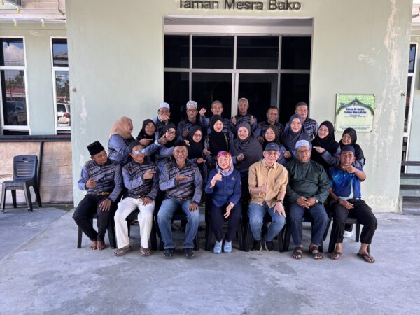 Surau Al-Falah Taman Mesra Bako terima sumbangan peralatan