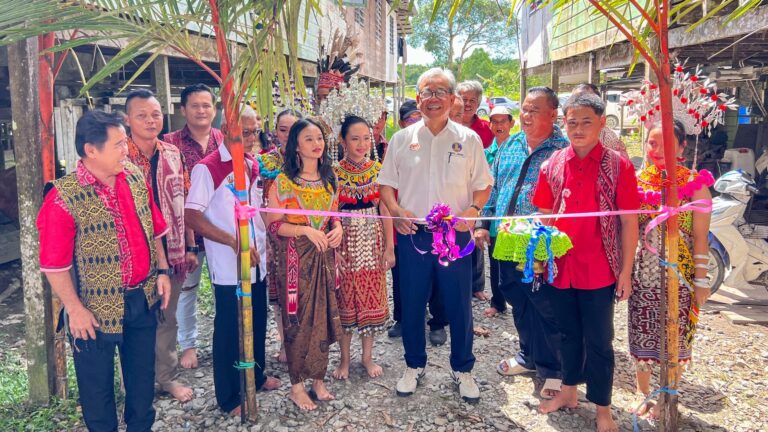 Buah tangan Ahli Parlimen Igan untuk PIBG SK Kebuaw