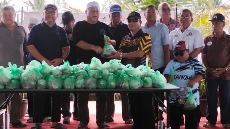 Golongan asnaf, B40 terima agihan daging korban DUN Jepak