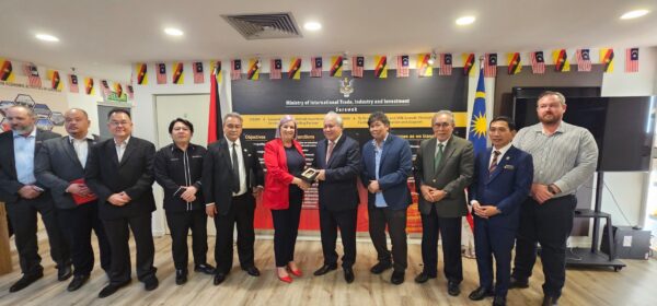 Hubungan dagangan Sarawak, Wilayah Utara Australia dipertingkat
