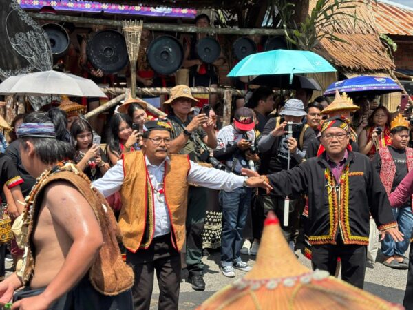 Perarakan Gawai Dayak pamerkan keunikan etnik Bidayuh