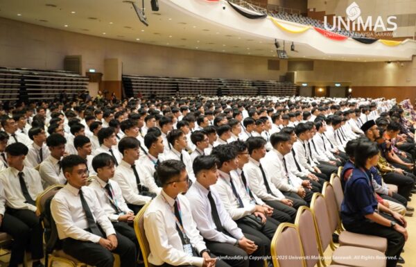 1,065 pelajar baharu pra-Universiti UNIMAS lafaz ikrar