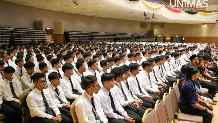 1,065 pelajar baharu pra-Universiti UNIMAS lafaz ikrar