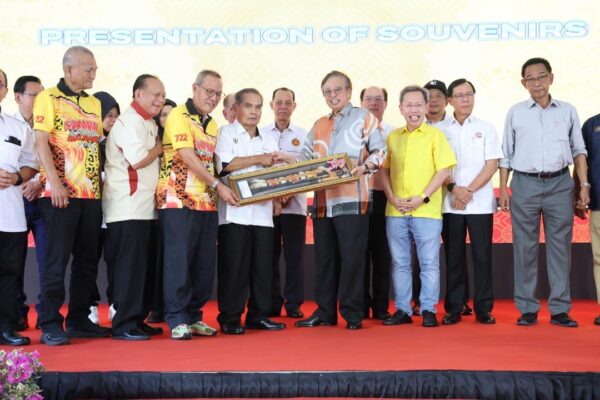 Jambatan Marina hadiah sambutan Hari Sarawak