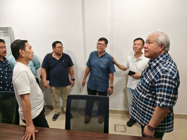 Sarawak kukuhkan hubungan ekonomi, bakal tubuhkan STATO di Kalimantan