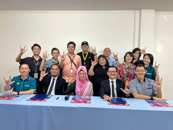 Perkasakan guna bahasa isyarat dalam komuniti