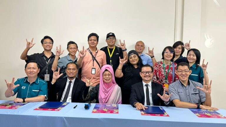 Perkasakan guna bahasa isyarat dalam komuniti