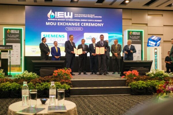MoU UNIMAS, Siemens Energy Malaysia kukuhkan kelestarian tenaga diperbaharui