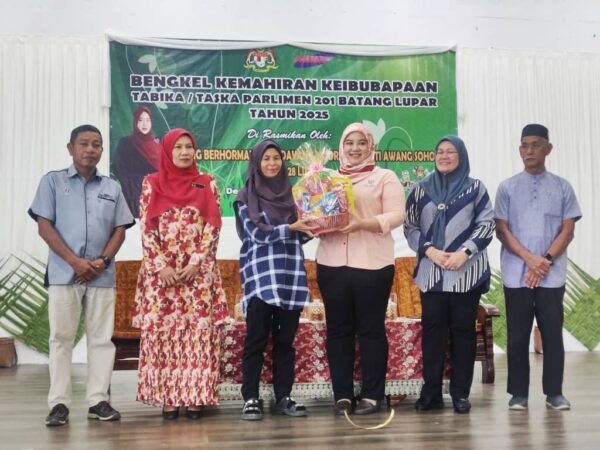 Pantau anak kecil guna gajet