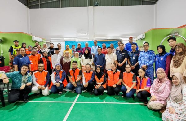 Mangsa kebakaran Kampung Tengah Simanggang dibantu
