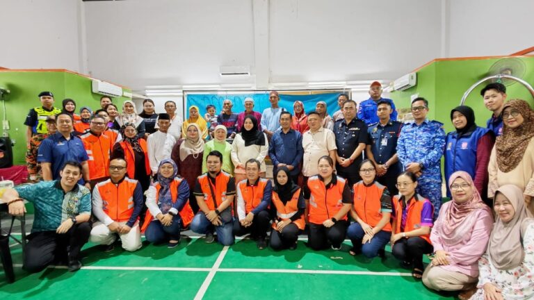 Mangsa kebakaran Kampung Tengah Simanggang dibantu