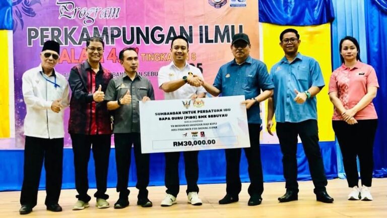 Empat sekolah menengah terima televisyen pintar