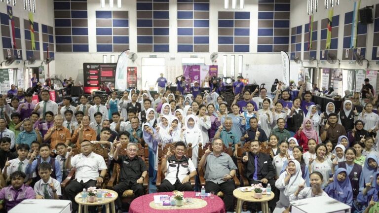 T&T Mini Lab ditubuh di SMK Lundu