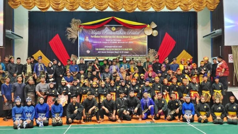 Pesilat silat terima Pentauliahan Pesilat Pertubuhan Persaudaraan Silat Mayang Mengurai Sarawak