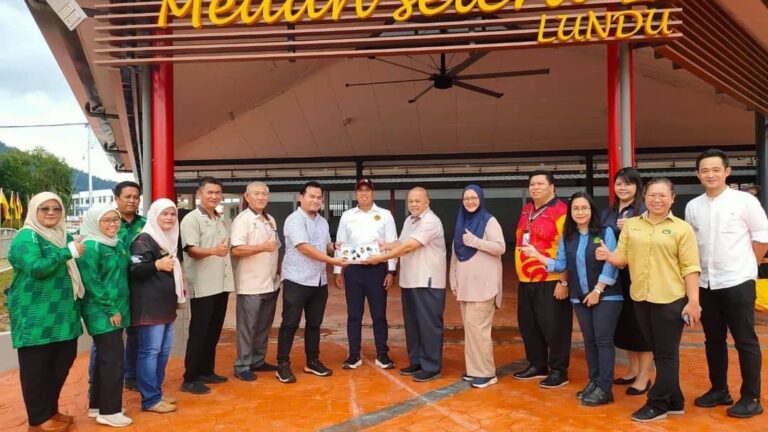 Empat projek kemudahan rakyat diserah pada kontraktor