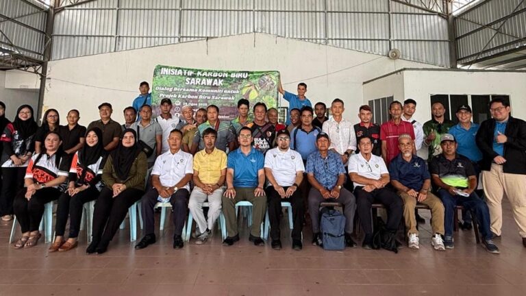 Dialog bersama komuniti Kuala Rajang untuk projek karbon biru