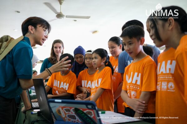 IBEC UNIMAS laksana program khidmat komuniti Taman Negara Niah