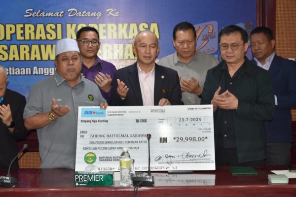 Koperasi Koperkasa Sarawak Berhad serah zakat pada TBS