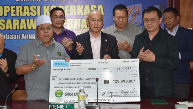 Koperasi Koperkasa Sarawak Berhad serah zakat pada TBS