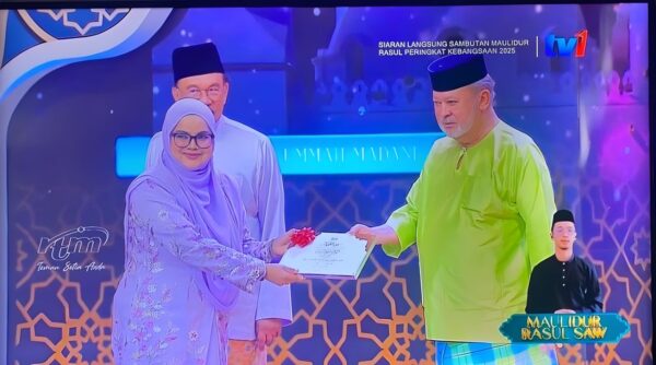 Anak jati Satok dianugerah Tokoh Maulidur Rasul Belia Harapan Peringkat Kebangsaan
