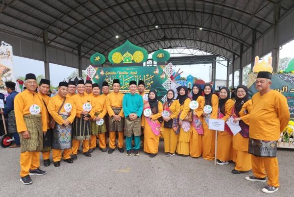 26 kontinjen sertai perarakan sambutan Maulidur Rasul Saratok