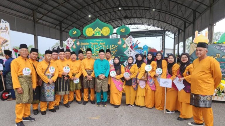 26 kontinjen sertai perarakan sambutan Maulidur Rasul Saratok