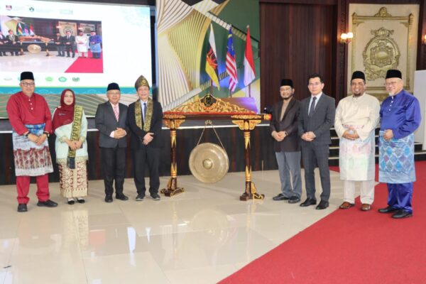 UiTM Cawangan Sarawak, IAIN Pontianak anjurkan KAIB