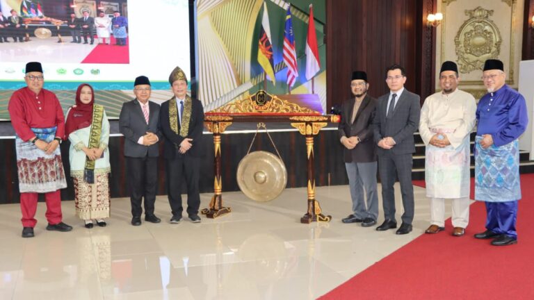 UiTM Cawangan Sarawak, IAIN Pontianak anjurkan KAIB