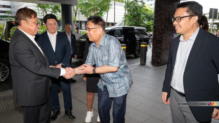 Premier Sarawak tiba di Singapura hadiri SIEW 2025