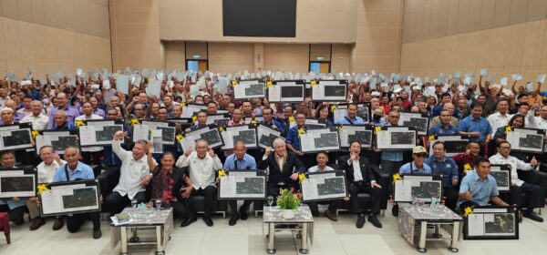 1,520 penerima kaum Bidayuh terima surat hak milik