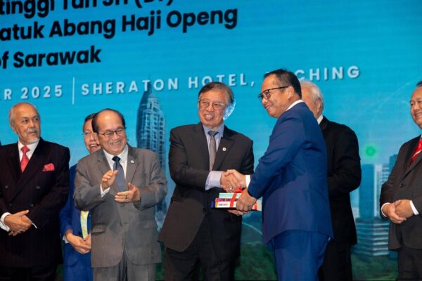 Tadbir urus strategik, Sarawak tumpuan pelabur asing