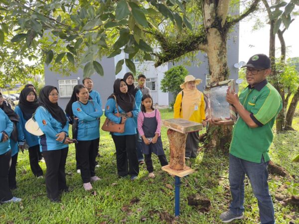 20 peserta projek madu kelulut Kem Pangkalan Udara Kuching