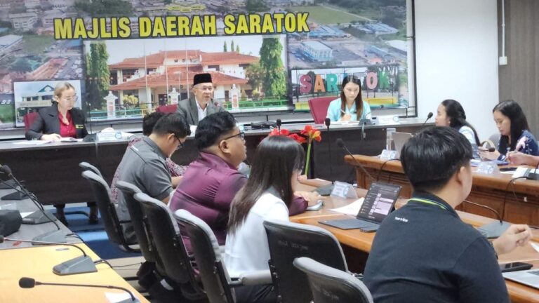 Pemasangan grid elektrik Jalan Kampung Kaba ke simpang Kampung Nyabor hampir siap
