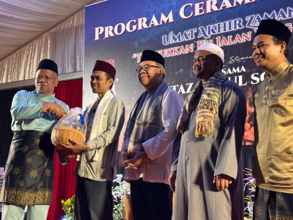 Ceramah Abdul Somad, “Umat Akhir Zaman: Tunjukkan Ku Jalan yang Lurus” tarik ribuan pengunjung