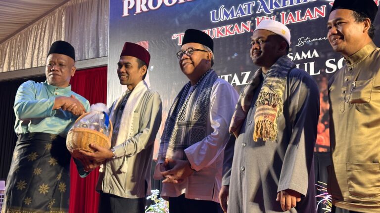 Ceramah Abdul Somad, “Umat Akhir Zaman: Tunjukkan Ku Jalan yang Lurus” tarik ribuan pengunjung