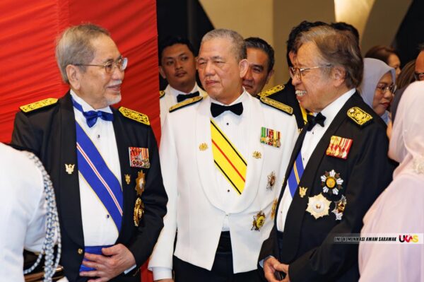Majlis jamuan negeri sempena hari lahir TYT Sarawak penuh istiadat, meriah