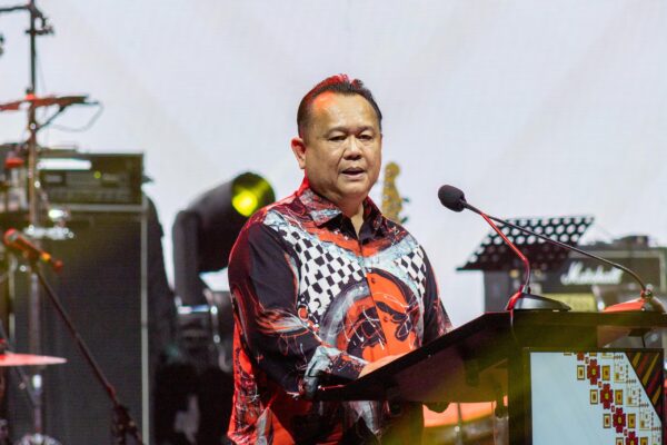 Kepimpinan Abang Johari umpama ‘kek lapis kemajuan’ – Alexander
