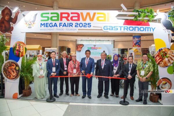 Keunikan Sarawak daya tarikan pelancong