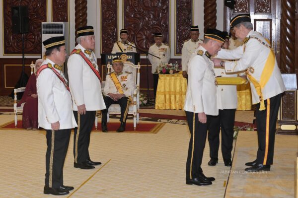 Istiadat pengurniaan Bintang, Darjah Kebesaran Negeri Sarawak
