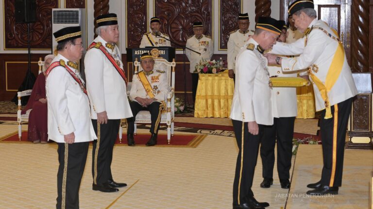 Istiadat pengurniaan Bintang, Darjah Kebesaran Negeri Sarawak