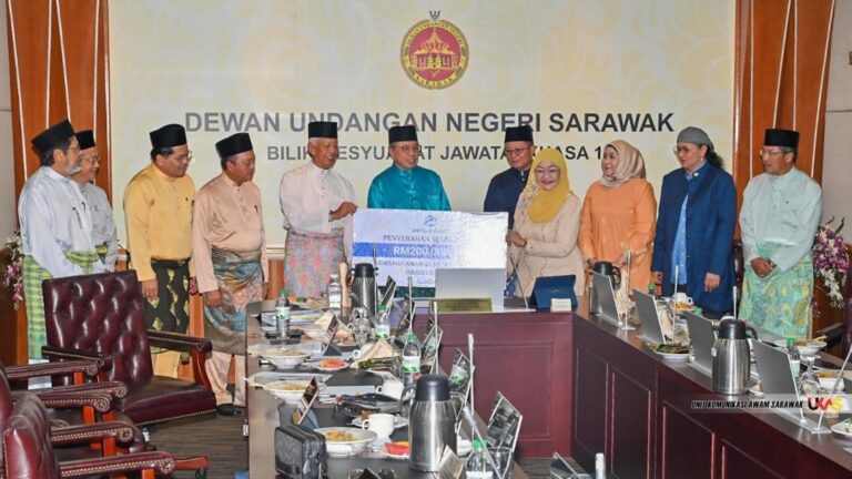 BPHB serahkan dana untuk pembangunan masjid Sarawak