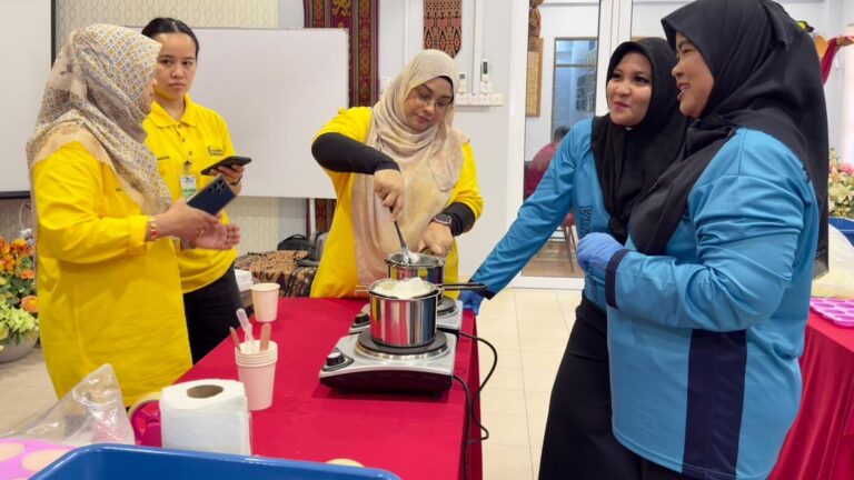 ATM, UNIMAS laksana projek keusahawanan madu kelulut