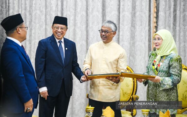 Sultan Pahang berangkat pulang, akhiri lawatan di Sarawak