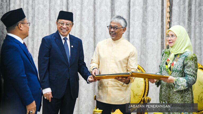 Sultan Pahang berangkat pulang, akhiri lawatan di Sarawak