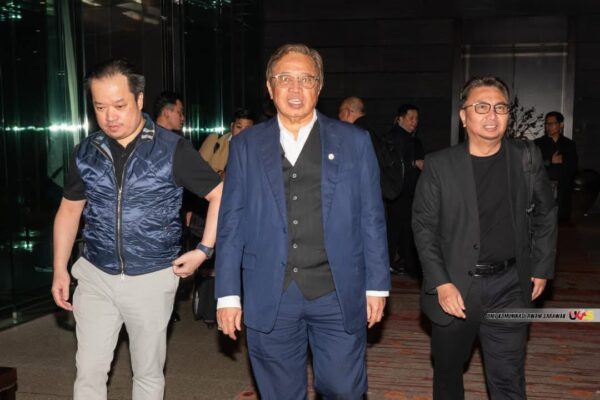 Premier Sarawak selamat tiba di Tokyo, terima pingat tertinggi Jepun Selasa ini
