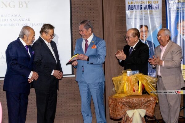 Biografi ‘Abang Johari: Sarawak’s First Premier’ dilancar